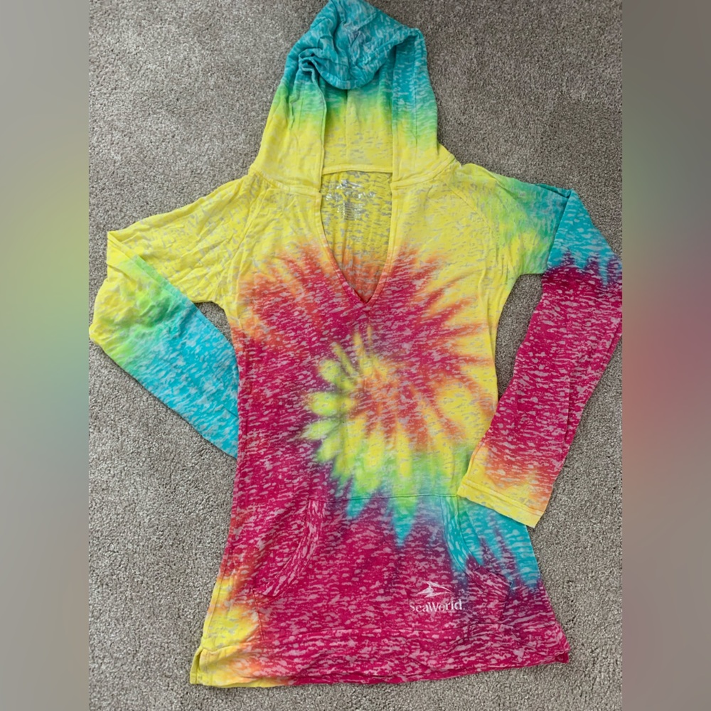 Tie-dye deep V-neck light sweater size S